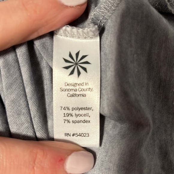 ATHLETA ESSENCE CRISS CROSS OPEN TIE BACK TANK sz xs - Picture 3 of 3